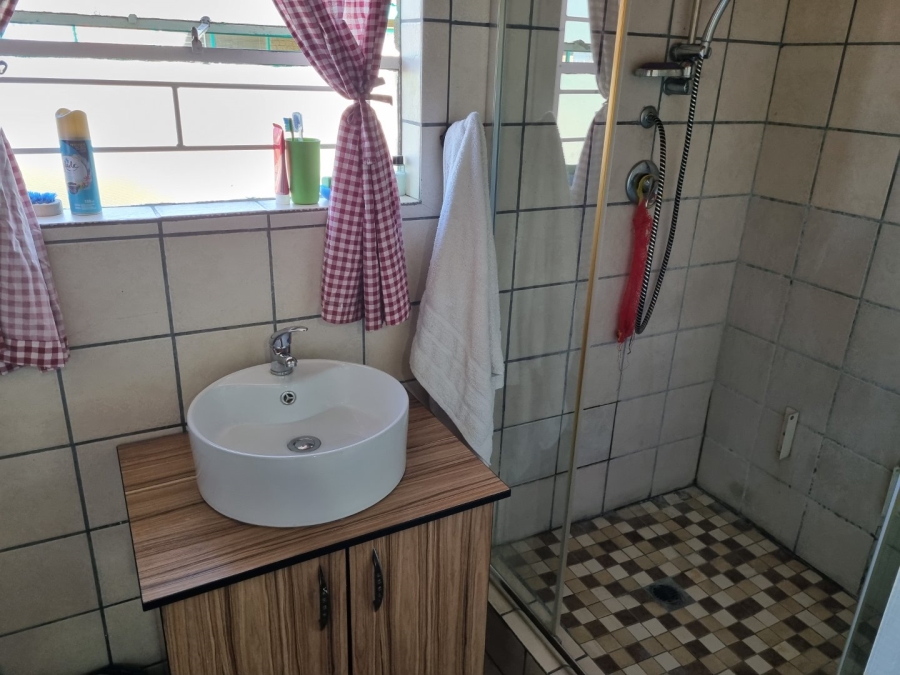 4 Bedroom Property for Sale in Pellissier Free State